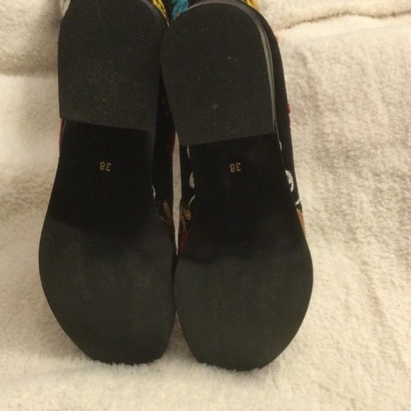 BLACK MULTI MIX HAND EMBROIDERED TALL ROUND TOE BOOTS - Picture 6 of 8